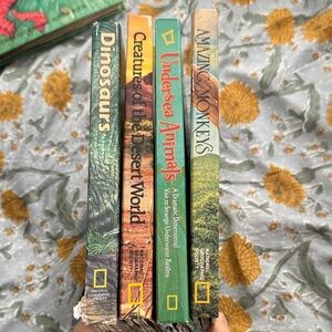 National Geographic Vibrant Wildlife Pop-up Book Collection